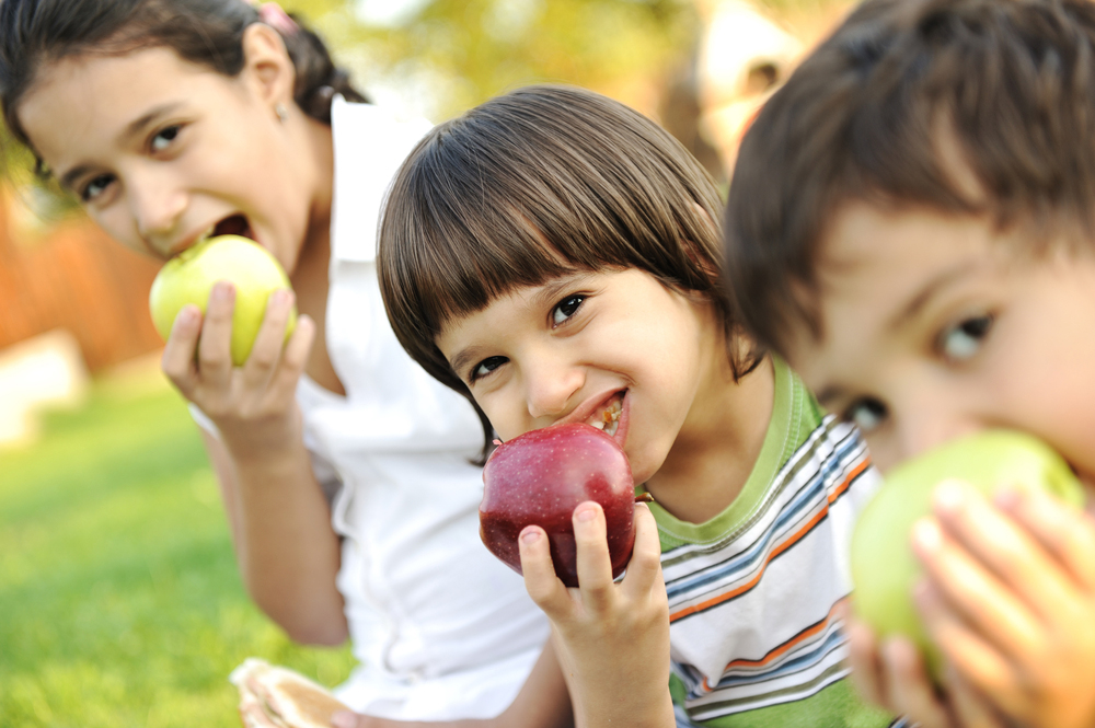Healthy Snack Ideas for Kids that will Strengthen Their Smile