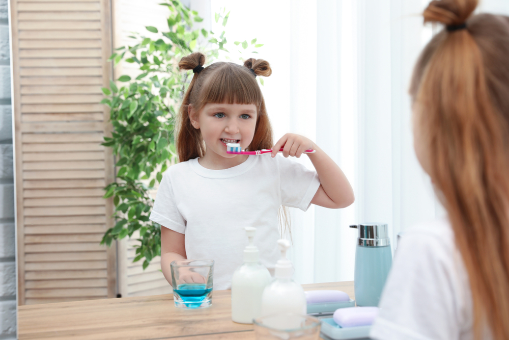 kid safely using mouthwash 